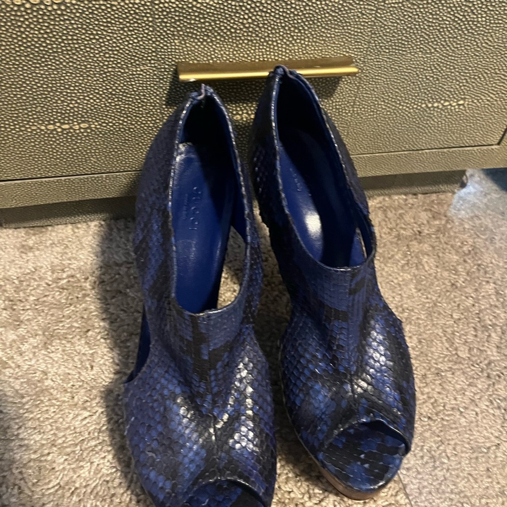 Elegant Blue Peep-Toe Heels